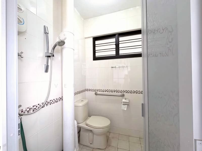14 Saint George's Road, 14 Saint George's Road, 2 Bedrooms, 721 sqft, HDB Flat For Sale, by Vernon Sun, 500183085 - Bathroom - PropertyGuru.com.sg