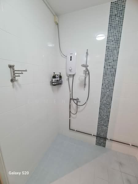 116 Pending Road, 116 Pending Road, Room Rental, 100 sqft, HDB Flat For Rent, by Eugene Koh, 500183086 - Bathroom - PropertyGuru.com.sg