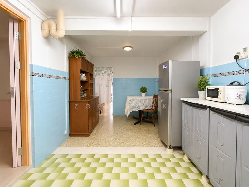 123 Lorong 1 Toa Payoh, 123 Lorong 1 Toa Payoh, 2 Bedrooms, 721 sqft, HDB Flat For Sale, by Zoey Leck, 500183087 - Kitchen - PropertyGuru.com.sg