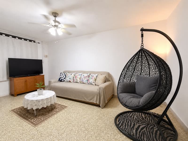 123 Lorong 1 Toa Payoh, 123 Lorong 1 Toa Payoh, 2 Bedrooms, 721 sqft, HDB Flat For Sale, by Zoey Leck, 500183087 - Living Room - PropertyGuru.com.sg