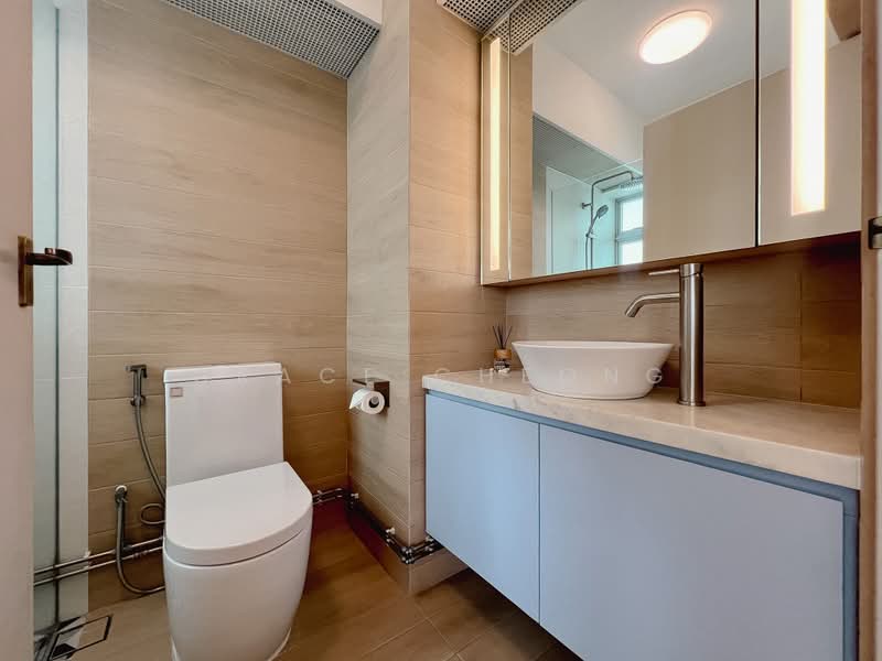 38D Bendemeer Road, 38D Bendemeer Road, 3 Bedrooms, 990 sqft, HDB Flat For Sale, by Grace Cheong, 500183094 - Master Bathroom - PropertyGuru.com.sg