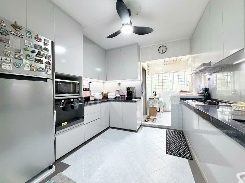 570 Hougang Street 51, 570 Hougang Street 51, 3 Bedrooms, 1,302 sqft, HDB Flat For Sale, by Nona Kirana, 500183095 - Kitchen - PropertyGuru.com.sg