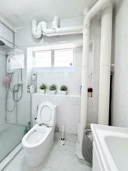 570 Hougang Street 51, 570 Hougang Street 51, 3 Bedrooms, 1,302 sqft, HDB Flat For Sale, by Nona Kirana, 500183095 - Bathroom - PropertyGuru.com.sg