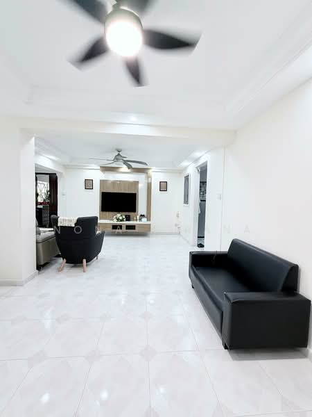 570 Hougang Street 51, 570 Hougang Street 51, 3 Bedrooms, 1,302 sqft, HDB Flat For Sale, by Nona Kirana, 500183095 - Living Room - PropertyGuru.com.sg
