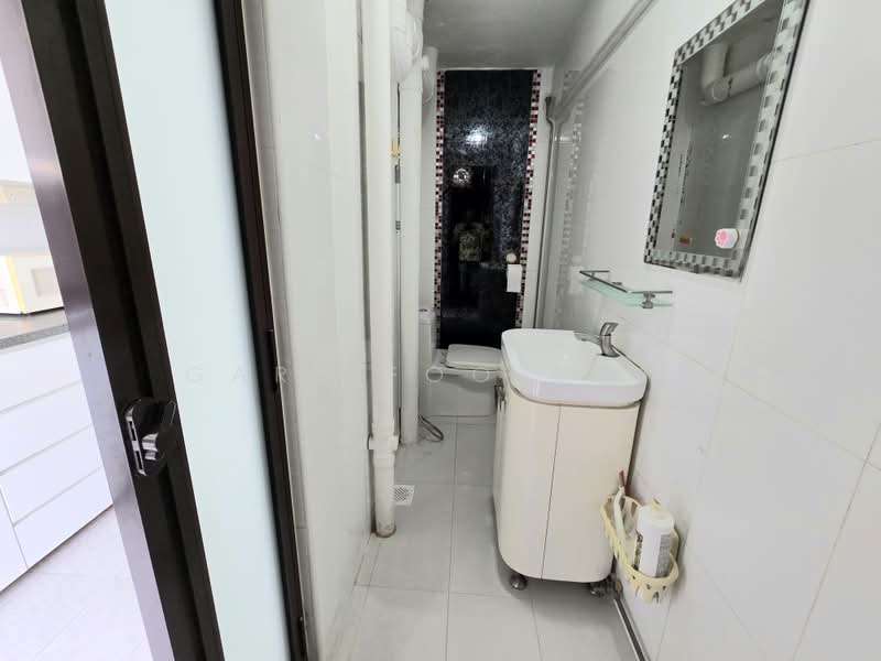 93 Jalan Dua, 93 Jalan Dua, 2 Bedrooms, 667 sqft, HDB Flat For Rent, by Gary Foo 符厚勤, 500183113 - Bathroom - PropertyGuru.com.sg