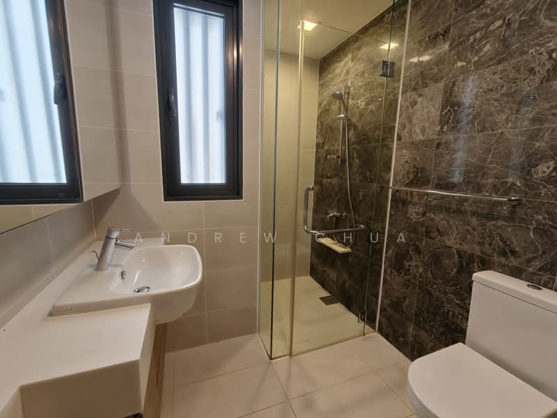 The Lakefront Residences, 42 Lakeside Drive, 4 Bedrooms, 2,422 sqft, Condominium For Sale, by Andrew Chua, 500183137 - Bathroom - PropertyGuru.com.sg