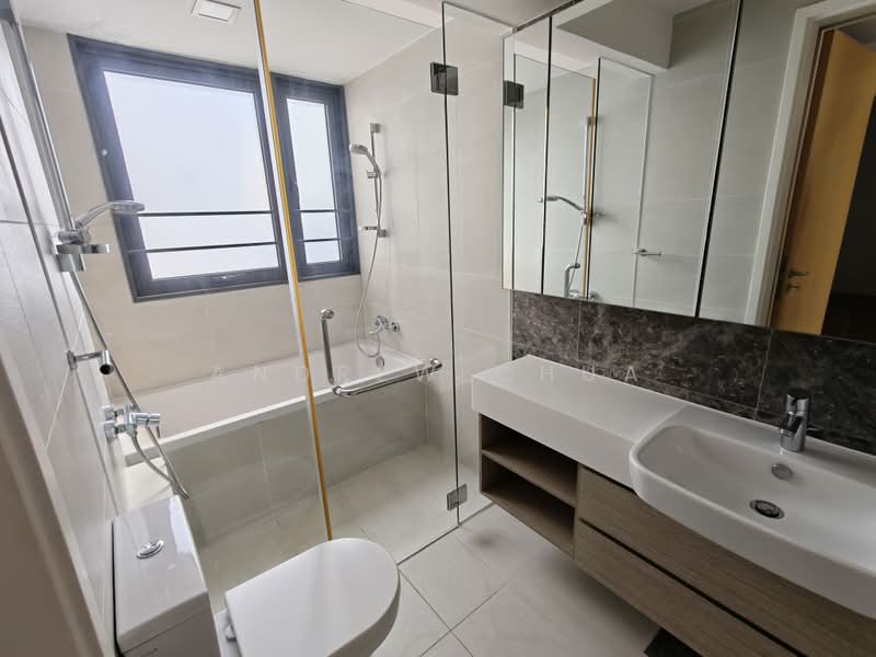 The Lakefront Residences, 42 Lakeside Drive, 4 Bedrooms, 2,422 sqft, Condominium For Sale, by Andrew Chua, 500183137 - Bathroom - PropertyGuru.com.sg
