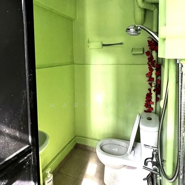 94 Lorong 4 Toa Payoh, 94 Lorong 4 Toa Payoh, 2 Bedrooms, 765 sqft, HDB Flat For Rent, by Mark Lim, 500183147 - Bathroom - PropertyGuru.com.sg