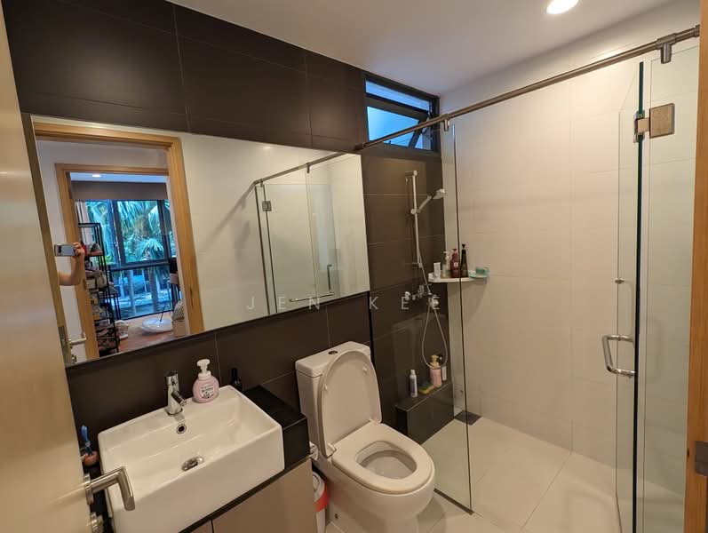 Esparina Residences, 125 Compassvale Bow, 3 Bedrooms, 1,001 sqft, Executive Condominium For Rent, by Jen Kee, 500183153 - Bathroom - PropertyGuru.com.sg