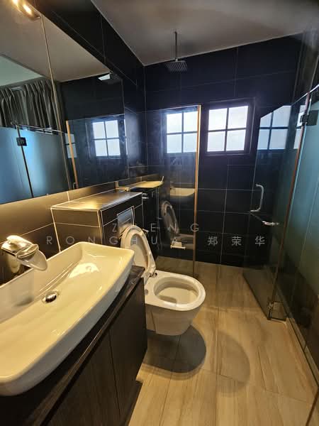 Pasir Panjang, , Room Rental, 300 sqft, Semi-Detached House For Rent, by Zheng Ronghua 郑荣华, 500183161 - Ensuite Bathroom - PropertyGuru.com.sg