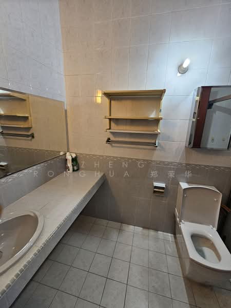 Pasir Panjang, , Room Rental, 300 sqft, Semi-Detached House For Rent, by Zheng Ronghua 郑荣华, 500183161 - Common Bathroom - PropertyGuru.com.sg