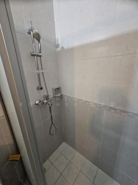 Pasir Panjang, , Room Rental, 300 sqft, Semi-Detached House For Rent, by Zheng Ronghua 郑荣华, 500183161 - Common Bathroom - PropertyGuru.com.sg
