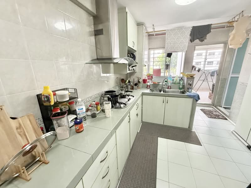 17 Hougang Avenue 3, 17 Hougang Avenue 3, 3 Bedrooms, 1,055 sqft, HDB Flat For Sale, by Wendi Soh, 500183162 - Kitchen - PropertyGuru.com.sg