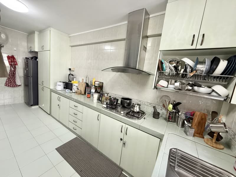 17 Hougang Avenue 3, 17 Hougang Avenue 3, 3 Bedrooms, 1,055 sqft, HDB Flat For Sale, by Wendi Soh, 500183162 - Kitchen - PropertyGuru.com.sg