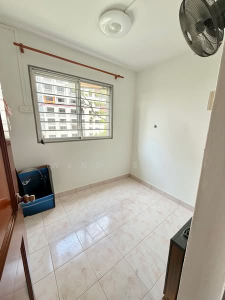 17 Hougang Avenue 3, 17 Hougang Avenue 3, 3 Bedrooms, 1,055 sqft, HDB Flat For Sale, by Wendi Soh, 500183162 - Utility room - PropertyGuru.com.sg