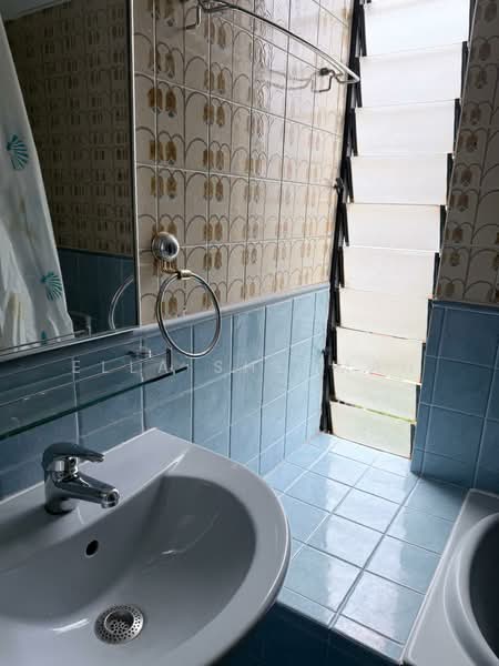 Pandan Valley, 3 Pandan Valley, Room Rental, 100 sqft, Condominium For Rent, by Ella Sherman, 500183163 - Bathroom - PropertyGuru.com.sg