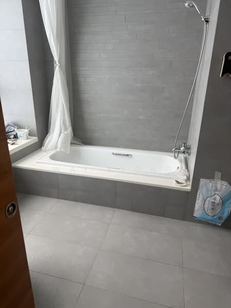 The Suites @ Central, 57-57A Devonshire Road, 2 Bedrooms, 1,055 sqft, Condominium For Rent, by Wai Keong, 500183164 - Bathroom - PropertyGuru.com.sg