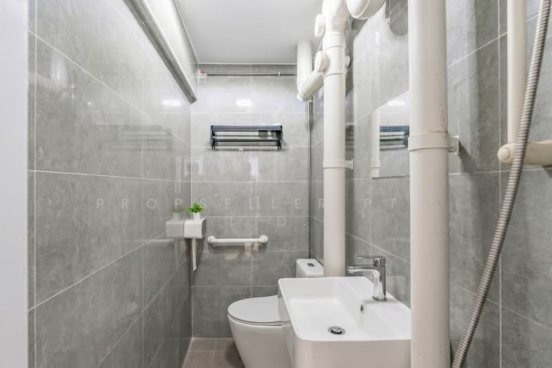70 Circuit Road, 70 Circuit Road, 1 Bedroom, 452 sqft, HDB Flat For Sale, by Florence Ho, 500183166 - Bathroom - PropertyGuru.com.sg