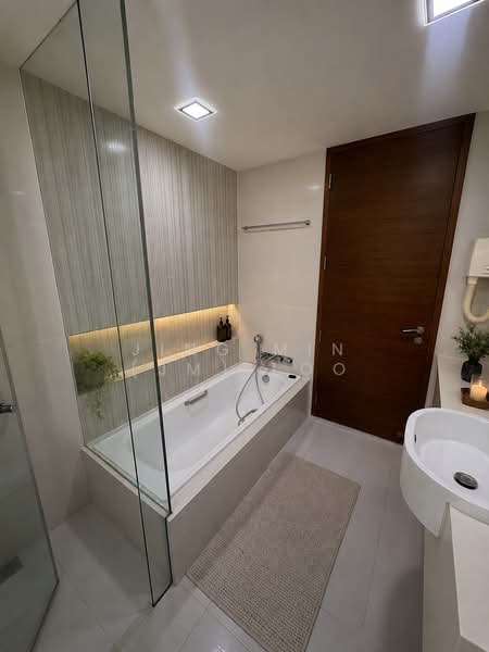 The Wharf Residence, 7 Tong Watt Road, 2 Bedrooms, 1,055 sqft, Condominium For Rent, by Jing Min (JM) Loo, 500183172 - Bathroom - PropertyGuru.com.sg