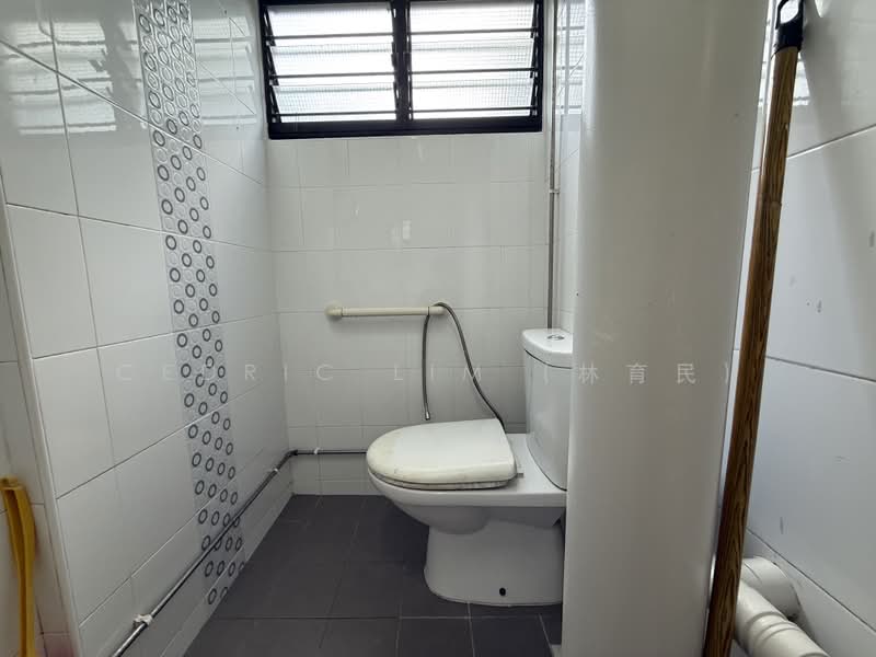 172 Ang Mo Kio Avenue 4, 172 Ang Mo Kio Avenue 4, 1 Bedroom, 484 sqft, HDB Flat For Sale, by Cedric Lim (林育民), 500183185 - Bathroom - PropertyGuru.com.sg