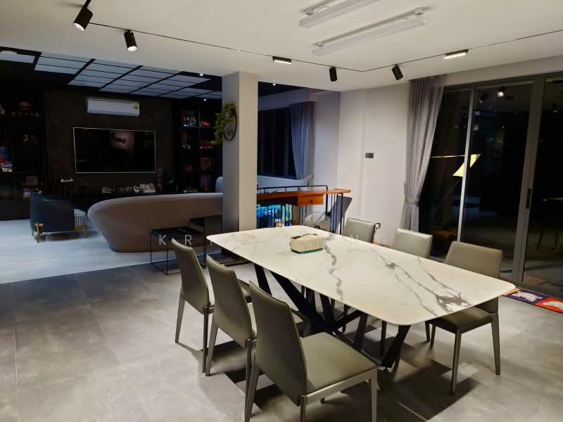 Luxury Family Semi-D near Greenwich V, , 5 Bedrooms, 5,000 sqft, Semi-Detached House For Sale, by Kristle Ng, 500183190 - Dining Room - PropertyGuru.com.sg