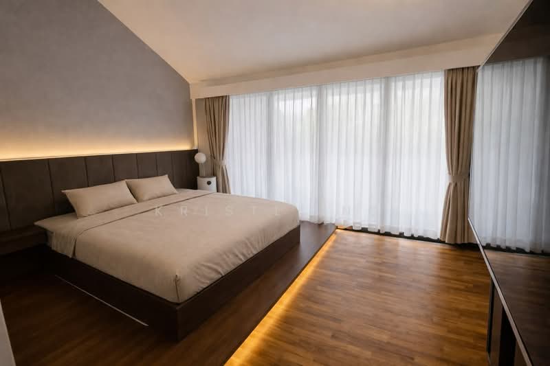 Luxury Family Semi-D near Greenwich V, , 5 Bedrooms, 5,000 sqft, Semi-Detached House For Sale, by Kristle Ng, 500183190 - Bedroom - PropertyGuru.com.sg