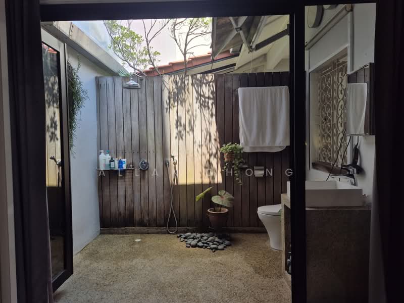 Terraced House, Primrose Avenue, 3 Bedrooms, 1,600 sqft, Terraced House For Rent, by Allan Chong, 500183195 - Bathroom - PropertyGuru.com.sg