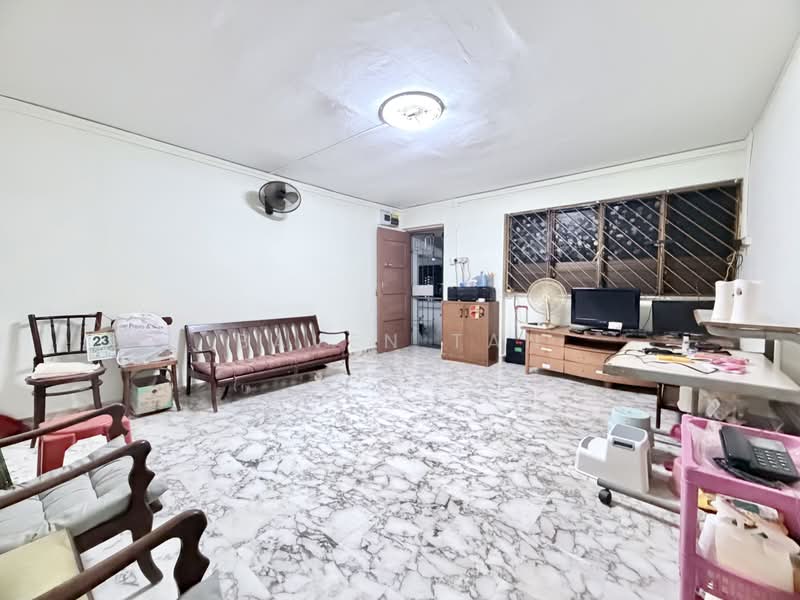 54 Pipit Road, 54 Pipit Road, 3 Bedrooms, 979 sqft, HDB Flat For Sale, by Baven Tan, 500183220 - Living Room - PropertyGuru.com.sg
