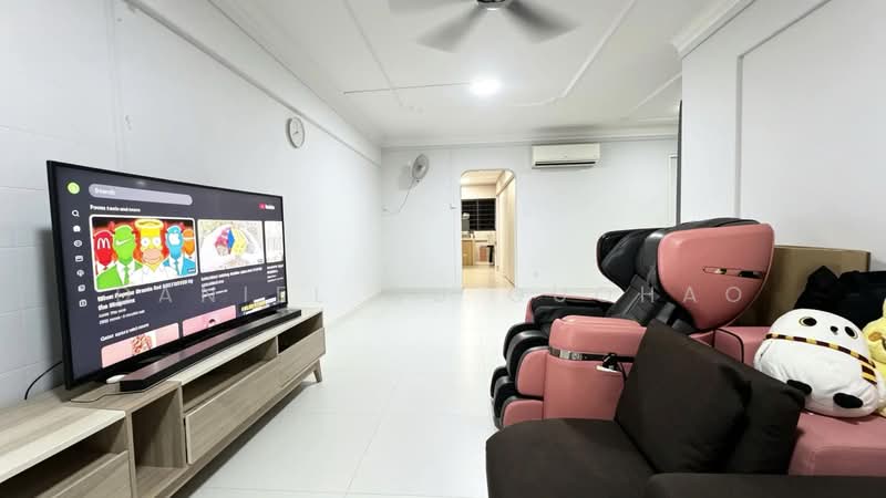 330 Jurong East Avenue 1, 330 Jurong East Avenue 1, 3 Bedrooms, 1,119 sqft, HDB Flat For Sale, by Daniel Wu Guohao, 500183223 - Living Room - PropertyGuru.com.sg