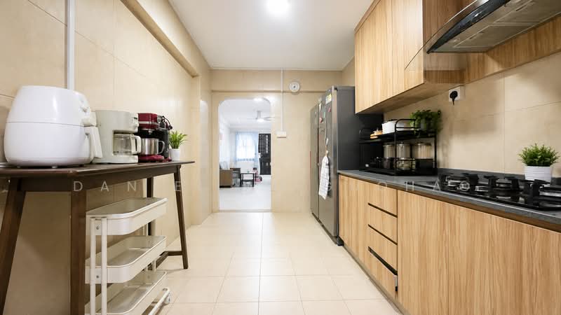 330 Jurong East Avenue 1, 330 Jurong East Avenue 1, 3 Bedrooms, 1,119 sqft, HDB Flat For Sale, by Daniel Wu Guohao, 500183223 - Kitchen - PropertyGuru.com.sg