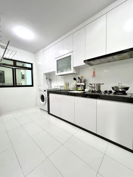 987A Jurong West Street 93, 987A Jurong West Street 93, 3 Bedrooms, 1,227 sqft, HDB Flat For Sale, by Ivan Ng, 500183231 - Kitchen - PropertyGuru.com.sg