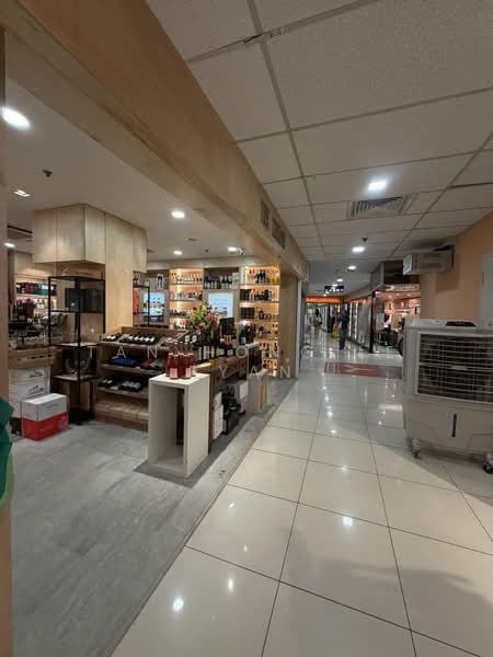 Holland Road Shopping Centre, 211 Holland Avenue, 420 sqft, Other Retail For Rent, by Tan Hong Le Ryan, 500183234 - CommercialGuru.com.sg