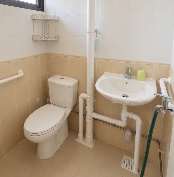 122 Bedok North Street 2, 122 Bedok North Street 2, 2 Bedrooms, 721 sqft, HDB Flat For Rent, by Jen Ong 王秀嬌, 500183236 - Bathroom - PropertyGuru.com.sg