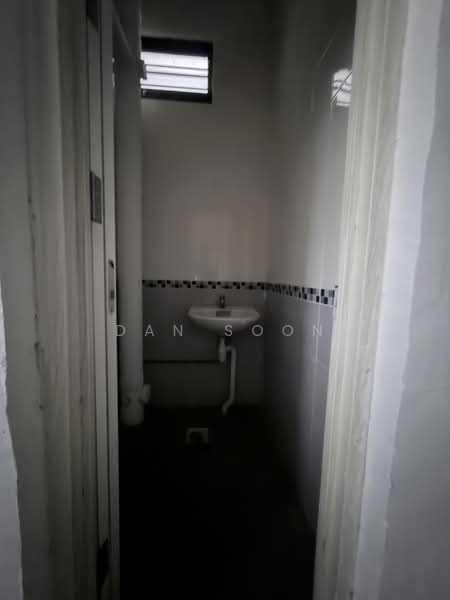 3 saint George’s road s320003, Saint George’s road, 300 sqft, Shop / Shophouse For Rent, by Dan Soon, 500183260 - Bathroom - CommercialGuru.com.sg