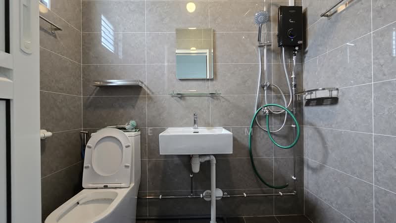 812 Jurong West Street 81, 812 Jurong West Street 81, Room Rental, 150 sqft, HDB Flat For Rent, by Jeff Lim, 500183272 - Bathroom - PropertyGuru.com.sg
