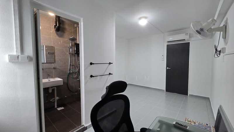 812 Jurong West Street 81, 812 Jurong West Street 81, Room Rental, 150 sqft, HDB Flat For Rent, by Jeff Lim, 500183272 - Bathroom - PropertyGuru.com.sg
