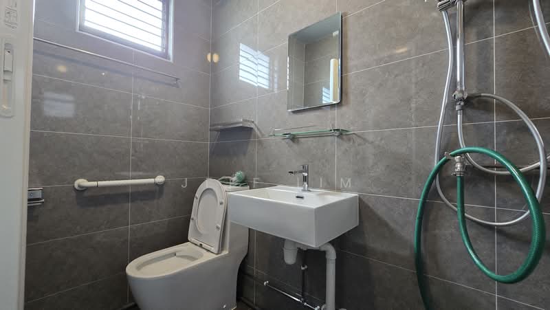 812 Jurong West Street 81, 812 Jurong West Street 81, Room Rental, 150 sqft, HDB Flat For Rent, by Jeff Lim, 500183272 - Bathroom - PropertyGuru.com.sg