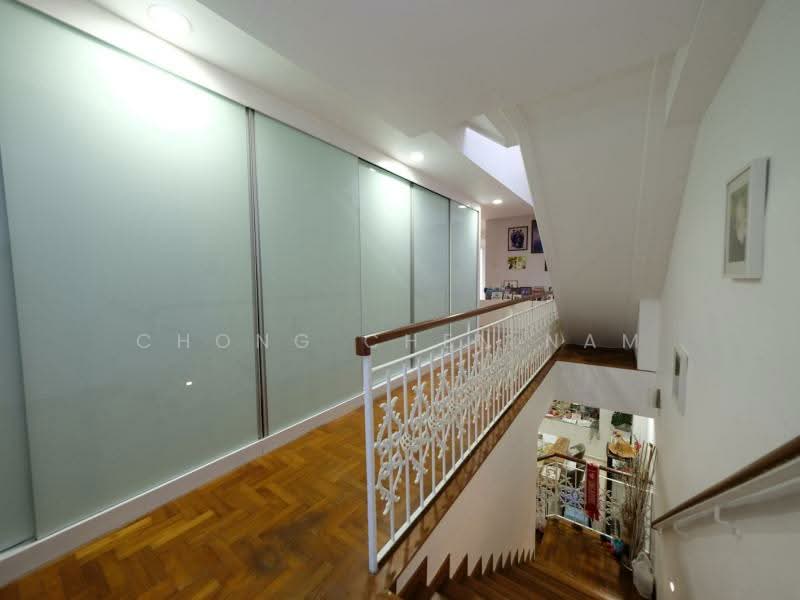 BIG LAND 2.5 STY INTER TERRACE, FREEHOLD GOOD VALUE, JLN PELATOK, MERAGI, PERGAM, DEMAK, UPP CHANGI, 5 Bedrooms, 4,500 sqft, Terraced House For Sale, by Chong Chen Nam, 500183284 - Interior - PropertyGuru.com.sg