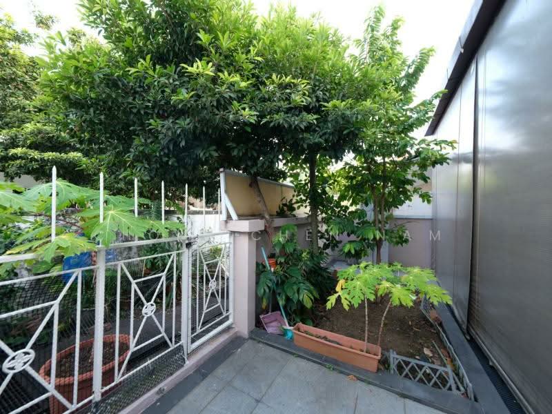 BIG LAND 2.5 STY INTER TERRACE, FREEHOLD GOOD VALUE, JLN PELATOK, MERAGI, PERGAM, DEMAK, UPP CHANGI, 5 Bedrooms, 4,500 sqft, Terraced House For Sale, by Chong Chen Nam, 500183284 - Exterior - PropertyGuru.com.sg