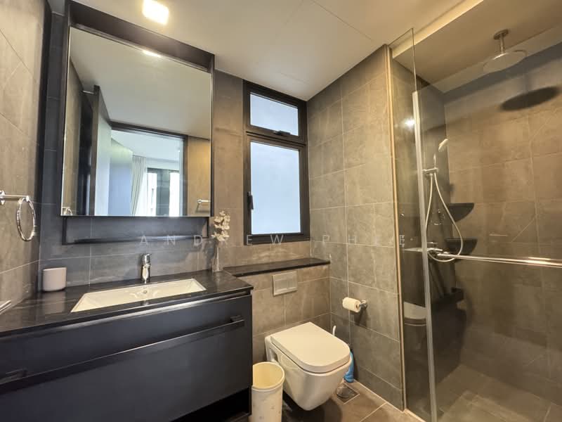 Park Colonial, 8 Woodleigh Lane, 2 Bedrooms, 667 sqft, Condominium For Sale, by Andrew Phee, 500183289 - Master Bathroom - PropertyGuru.com.sg