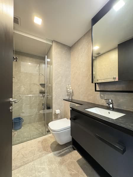 Park Colonial, 8 Woodleigh Lane, 2 Bedrooms, 667 sqft, Condominium For Sale, by Andrew Phee, 500183289 - Common Bathroom - PropertyGuru.com.sg