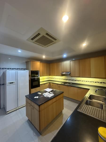 Four Seasons Park, 8 Cuscaden Walk, 4 Bedrooms, 2,260 sqft, Condominium For Rent, by Webster Wu, 500183310 - Kitchen - PropertyGuru.com.sg