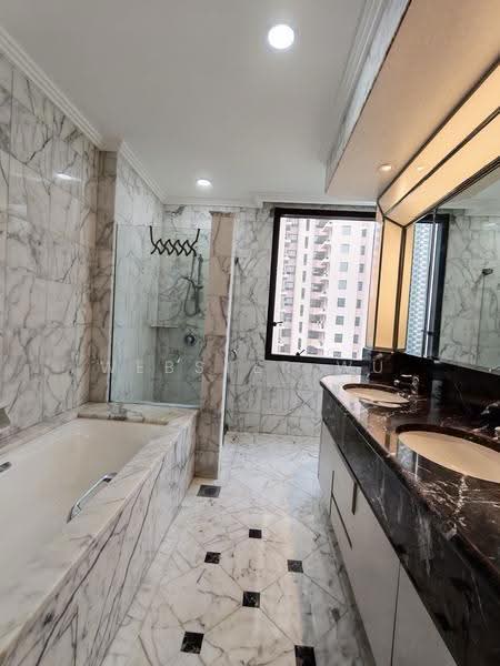 Four Seasons Park, 8 Cuscaden Walk, Tanglin / Holland / Bukit Timah, 4 Bedrooms, 2,260 sqft, Condominium For Rent, by Webster Wu, 500183310 - Master bathroom with long bath - PropertyGuru.com.sg