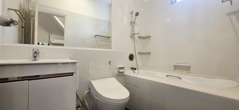 Bungalow House for Rent; 10 mins walk to Holland Village MRT, FORD AVENUE, 5 Bedrooms, 7,500 sqft, Bungalow House For Rent, by Nidhi Belani Mohan, 500183311 - Bathroom - PropertyGuru.com.sg
