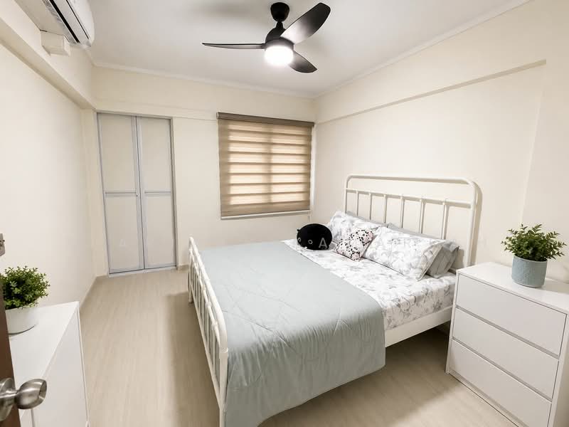 92 Bedok North Avenue 4, 92 Bedok North Avenue 4, 2 Bedrooms, 883 sqft, HDB Flat For Sale, by Sharifah Kamariah, 500183316 - Bedroom - PropertyGuru.com.sg