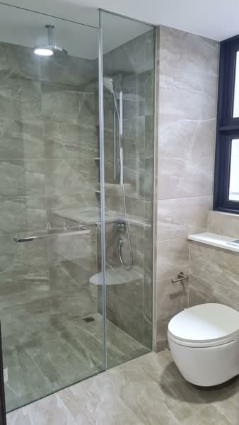 Lake Grande, 2 Jurong Lake Link, 5 Bedrooms, 1,302 sqft, Condominium For Sale, by Alex Teoh, 500183323 - Bathroom - PropertyGuru.com.sg