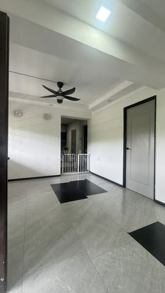445 Choa Chu Kang Avenue 4, 445 Choa Chu Kang Avenue 4, 3 Bedrooms, 1,076 sqft, HDB Flat For Sale, by Wan Rahmat, 500183353 - Living Room - PropertyGuru.com.sg