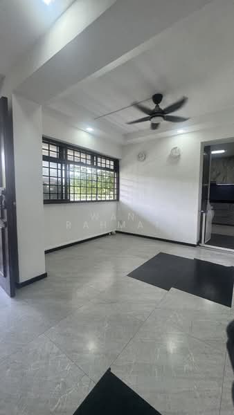 445 Choa Chu Kang Avenue 4, 445 Choa Chu Kang Avenue 4, 3 Bedrooms, 1,076 sqft, HDB Flat For Sale, by Wan Rahmat, 500183353 - Living Room - PropertyGuru.com.sg