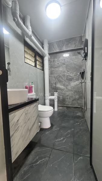 445 Choa Chu Kang Avenue 4, 445 Choa Chu Kang Avenue 4, 3 Bedrooms, 1,076 sqft, HDB Flat For Sale, by Wan Rahmat, 500183353 - Bathroom - PropertyGuru.com.sg