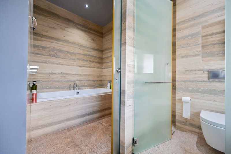 Almond Street, , 5 Bedrooms, 3,800 sqft, Semi-Detached House For Sale, by Karine Tan, 500183366 - Bathroom - PropertyGuru.com.sg